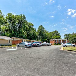 parking view at Ashley Oaks Apartments located in Perry, GA